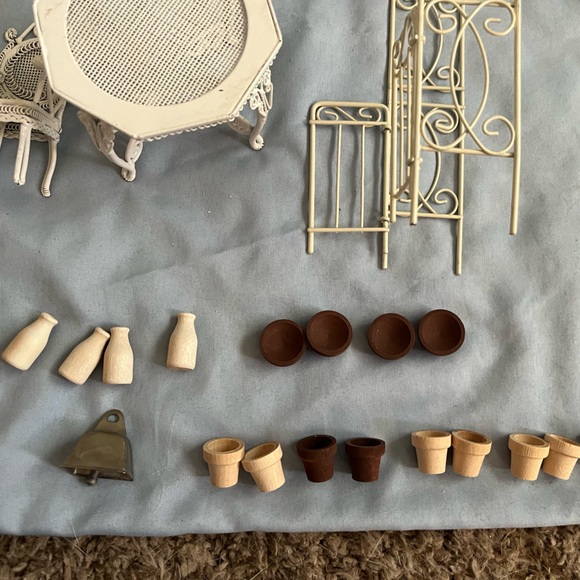 Elegant Cream Miniature Patio Set-metal - Picture 5 of 5